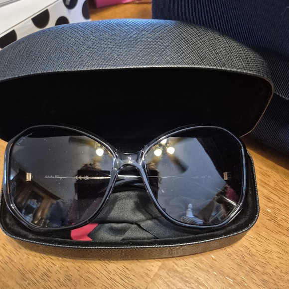 FERRAGAMO BUNDLE - Picture 13 of 16